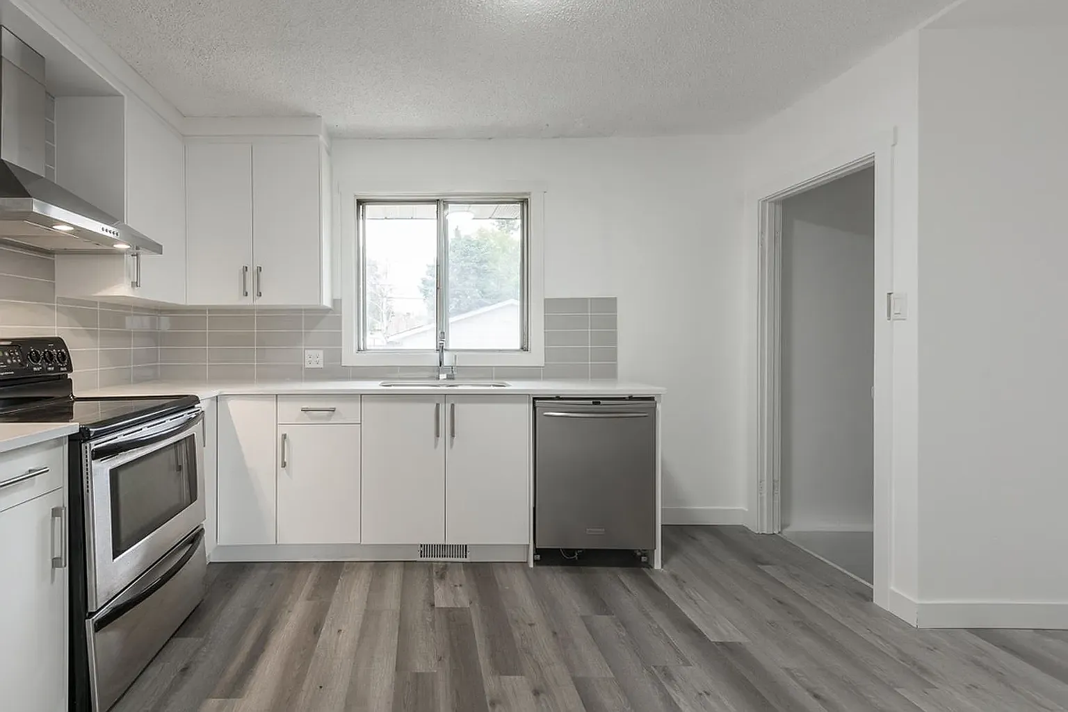 1831 44 Street SE - Main Floor — Photo 3
