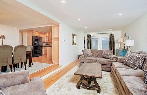 4th image of 426 Winthrop St #428