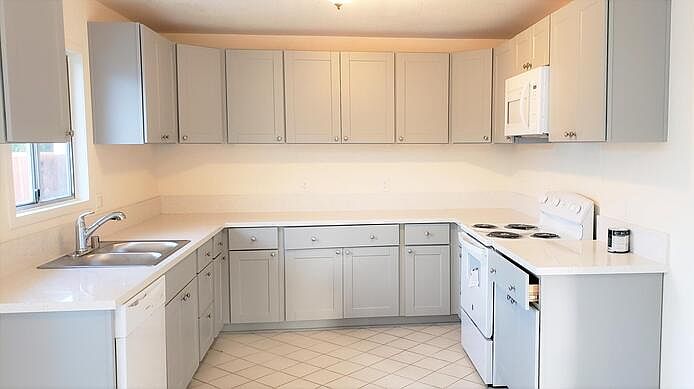 2nd image of 54280 Avenue Vallejo