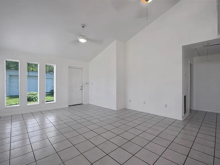 1208 Weyer St — Photo 12