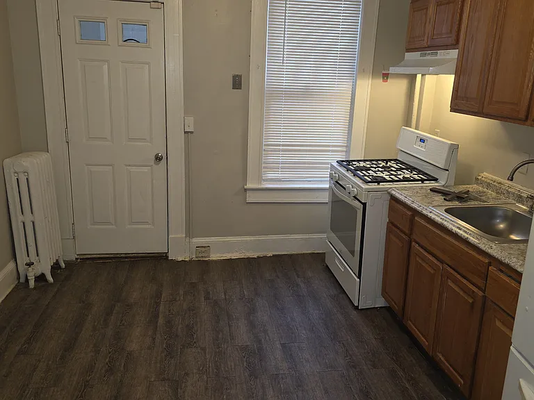 403 S Augusta Ave — Photo 5