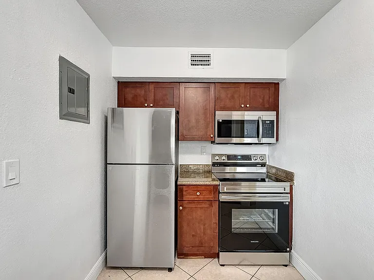 8475 SW 94th St #317E — Photo 5