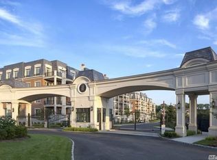 2000 Royal Ct #2112, North Hills, NY 11040