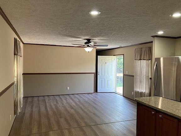 2nd image of 839 Oak Grove Rd