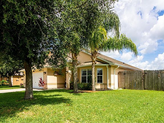 3rd image of 1037 Kingfisher Way
