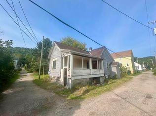 109 1/2 Chestnut St, Munising, MI 49862