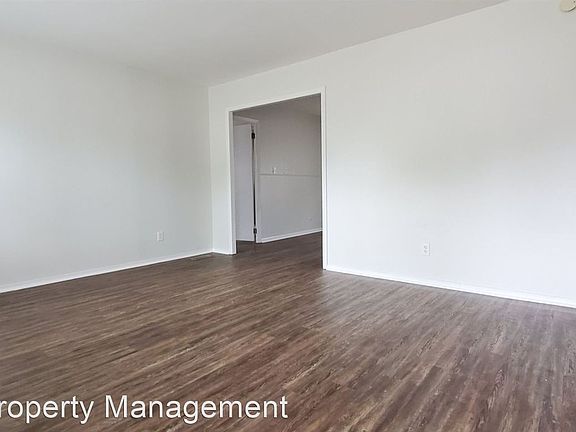 4th image of 3425 N Roseway Dr
