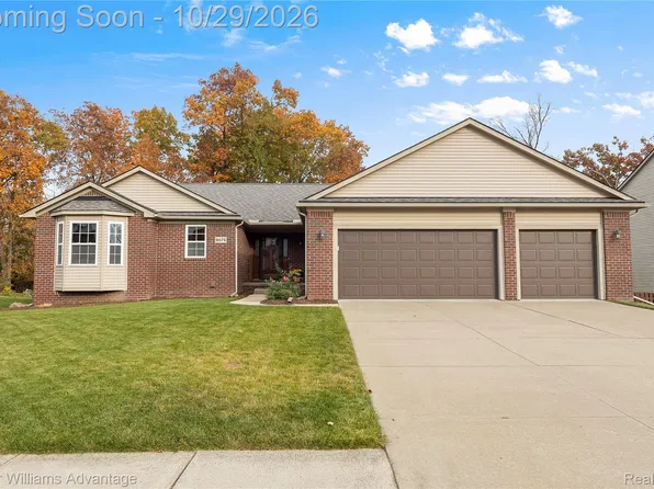 9573 Shelby Dr, White Lake, MI 48386