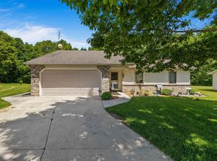 301 Springer Dr, Butler, IN 46721