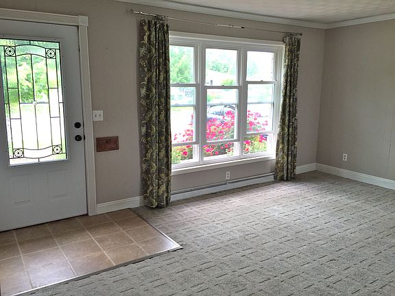 driveway side entry room