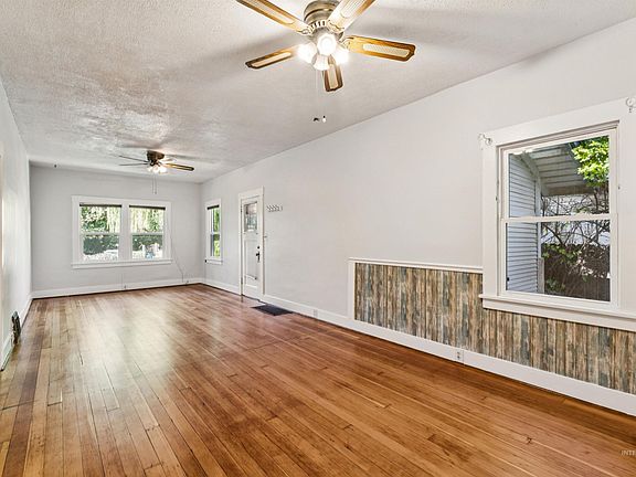 5th image of 320 6th Ave S