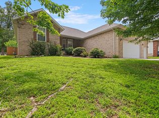 3296 N Eakins Avenue, Springfield, MO 65803