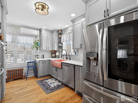 5th image of 151 Beechwood Ave