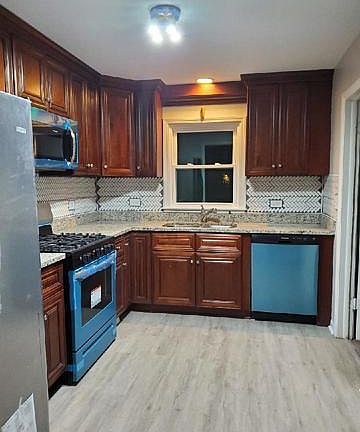 2nd image of 1203 Grant St