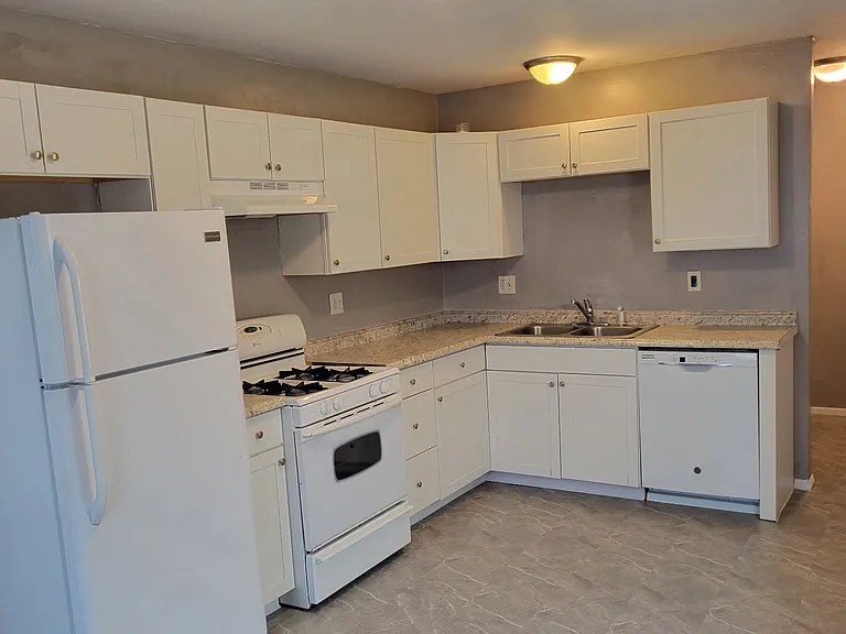 1205 Garden Hills Dr — Photo 6