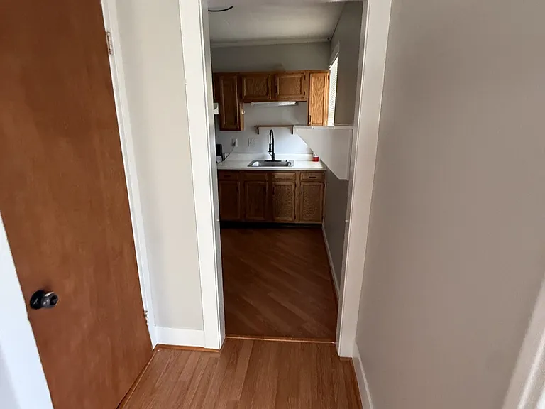 20 Rowley St #R — Photo 7