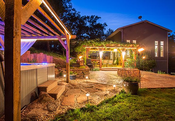 Jacuzzi, patio, pergola