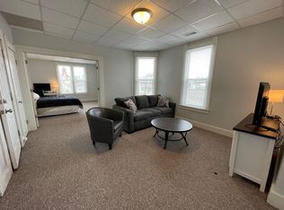 916-918 Adams St #918-1/2, Quincy, IL 62301