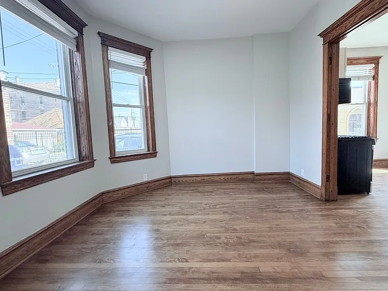 2615 S Lawndale Ave — Photo 5