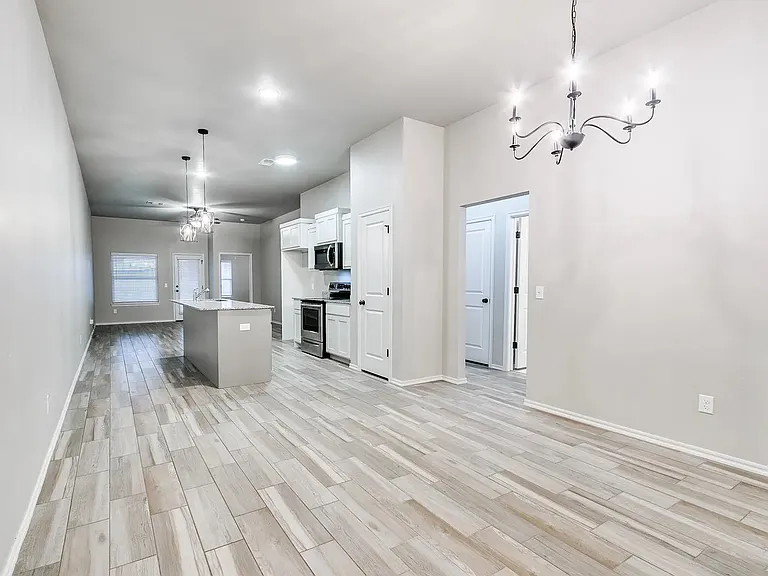 936 Coles Crk — Photo 2
