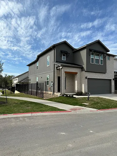 1021 Legend Milton Ln Photo 1