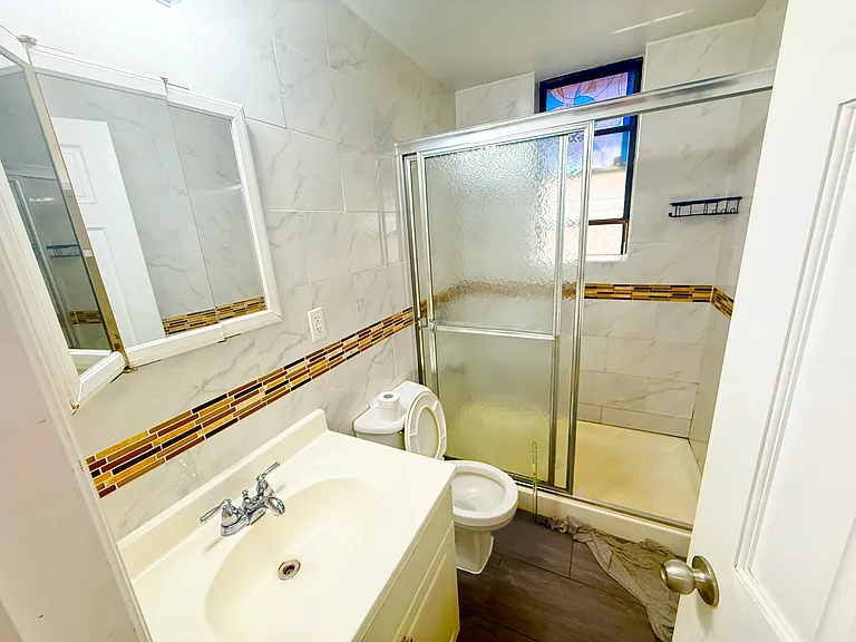13257 Maple Ave #2R — Photo 4