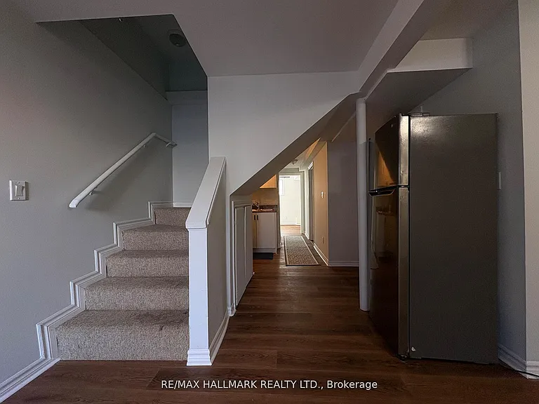 70 Eileen Ave #LOWER — Photo 9