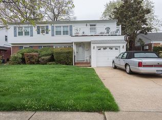 728 Willow Rd, Franklin Square, NY 11010