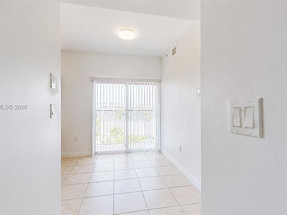 5th image of 115 SW 42nd Ave APT 501
