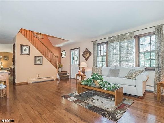4th image of 5 Spruce Dr