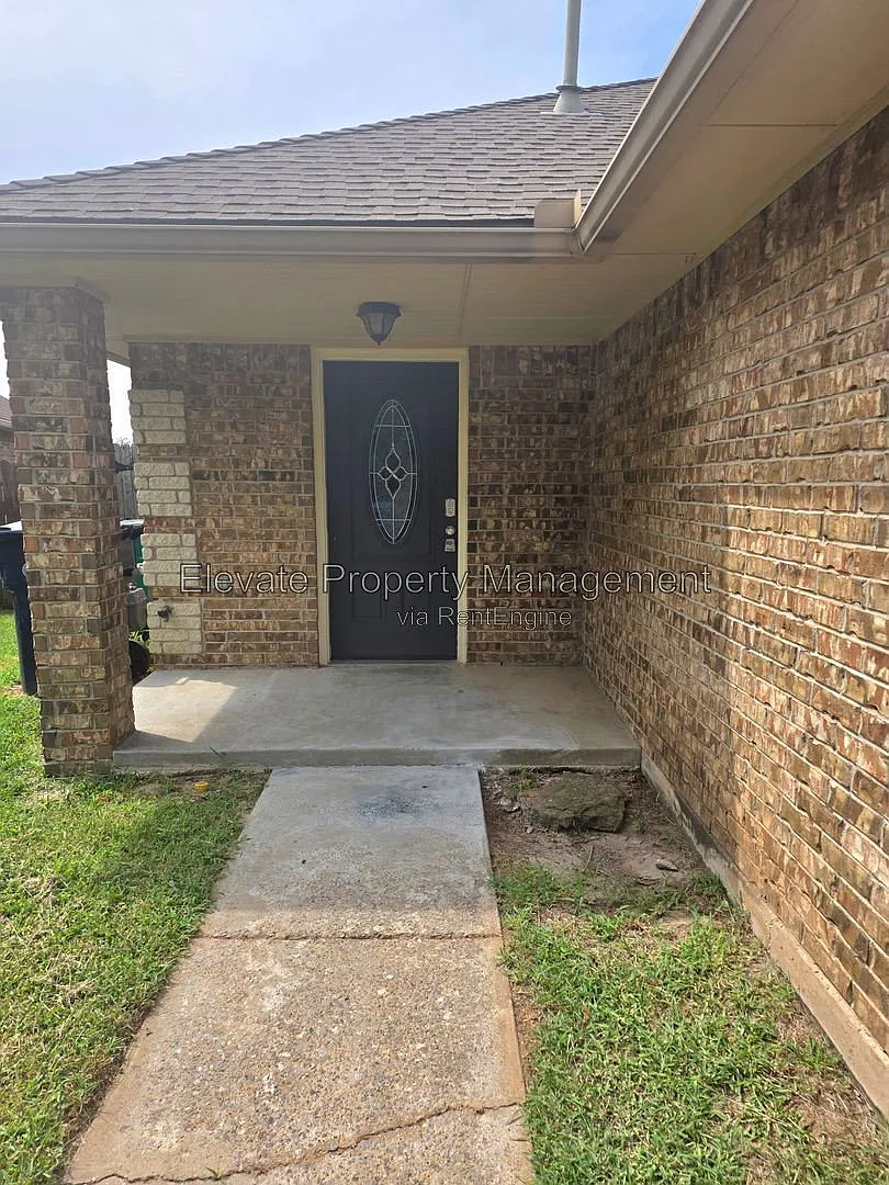 3 bed, 2.0 bath, 1350 sqft, $1,495 — Photo 2