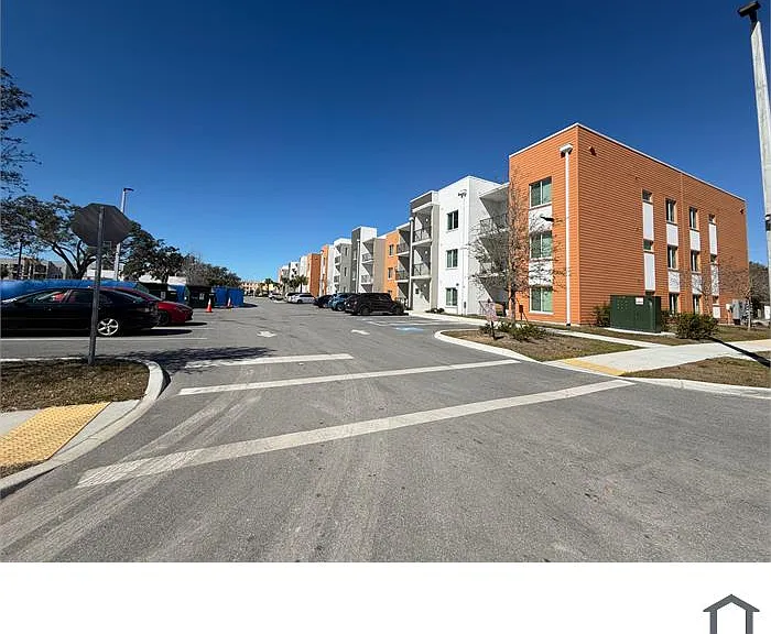 Cypress Square — Photo 5