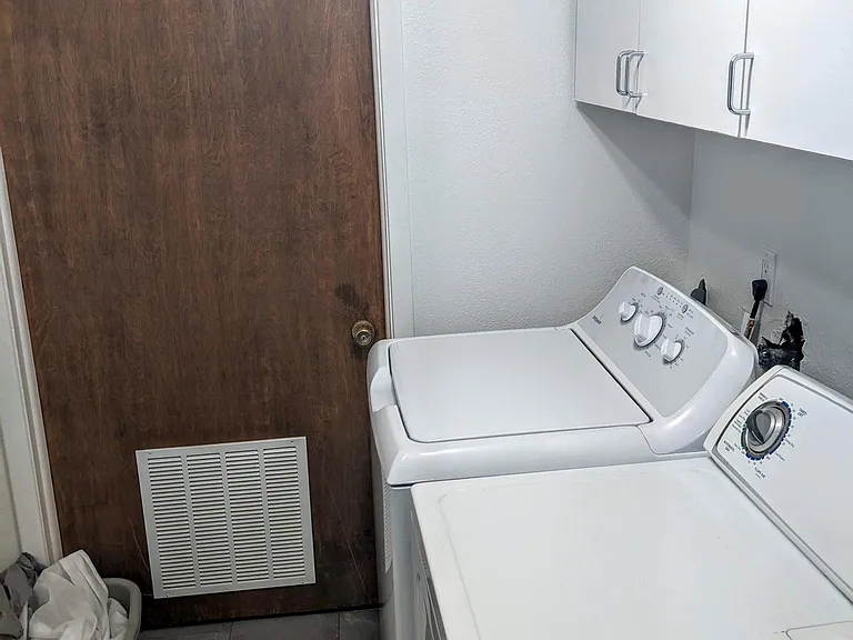 601 Parkhill Dr #1/2 — Photo 14