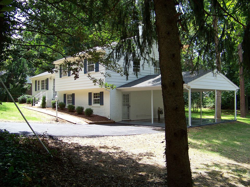 2nd image of 806 Forkland Dr