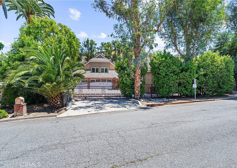 1st image of 284 S Quintana Dr