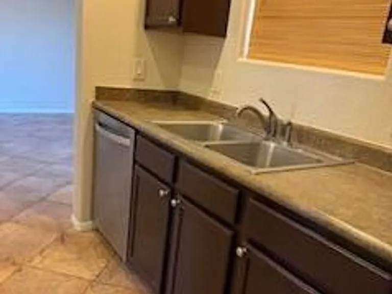 754 Skyview Ln — Photo 8