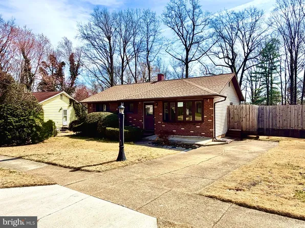 545 Crestpark Dr, Glen Burnie, MD 21061