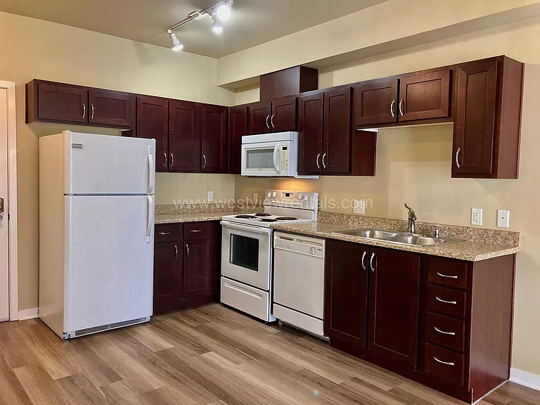 200 E Maple St — Photo 253
