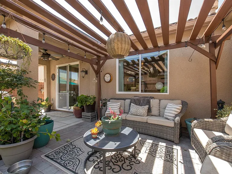 Additional sitting area under Pergola