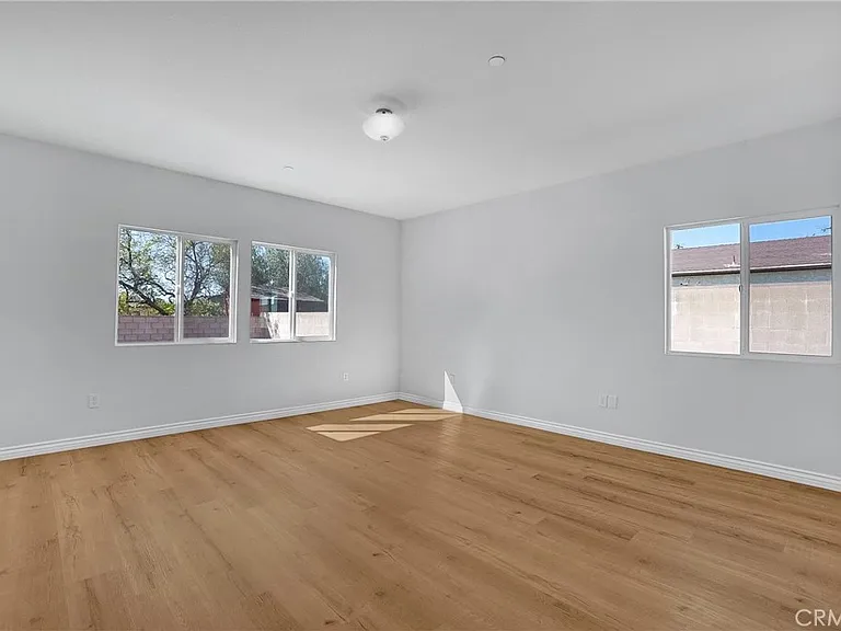 451 Hervey Ave — Photo 8