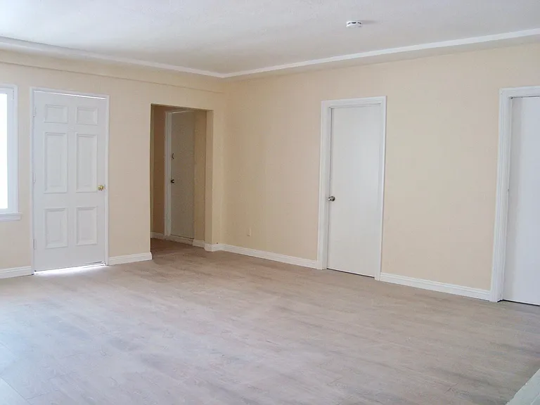 10227 1/2 California Ave — Photo 5