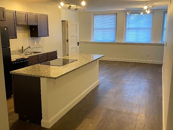 3rd image of 824 State Ave