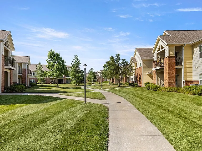 Eastland Trails Apartments — Photo 35