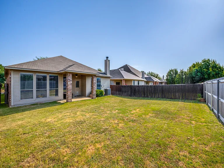 3213 Hornbeam St — Photo 24