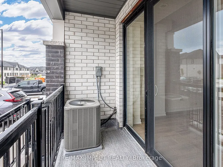 160 Densmore Rd #902 — Photo 4