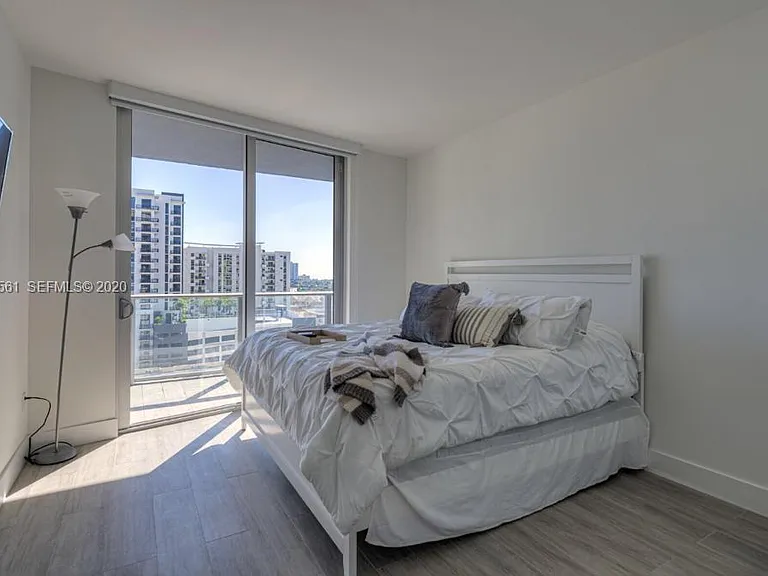 1010 SW 2nd Ave #1901 — Photo 6
