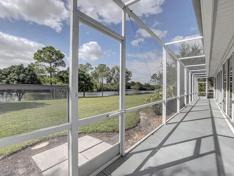 8028 Plantation Lakes Dr — Photo 44