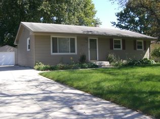 1412 Charlotte Dr, Rockford, IL 61108