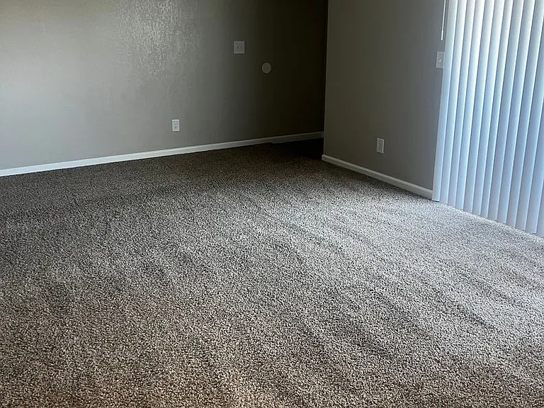 Meadowbrook Apartments — Photo 12