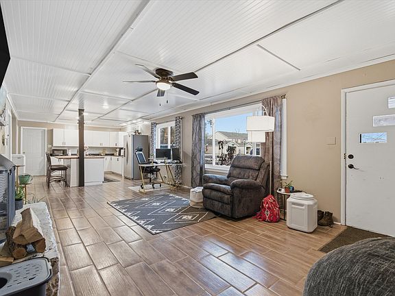 2nd image of 522 4th St